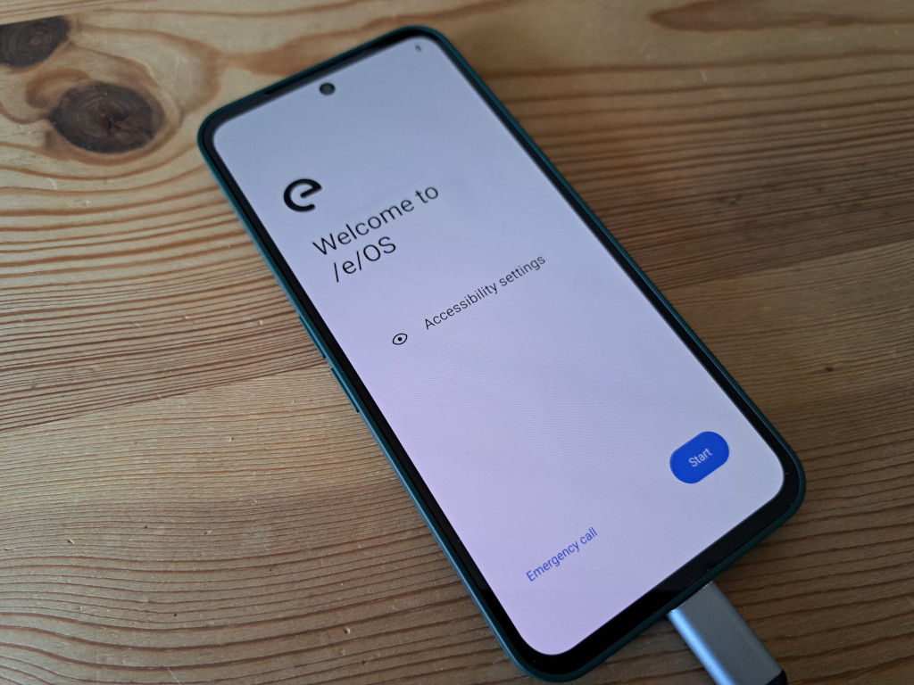 Un téléphone Fairphone 6 démarrant sur /e/OS